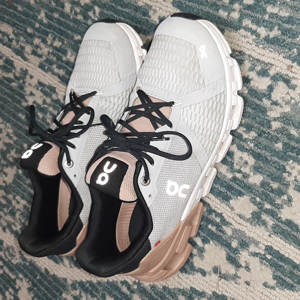 On cloud cloudflyer shoes